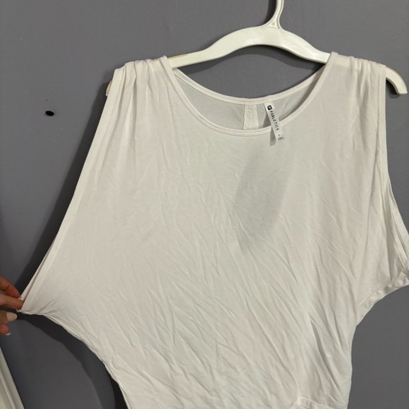 Fabletics- deep armhole top - Picture 10 of 10